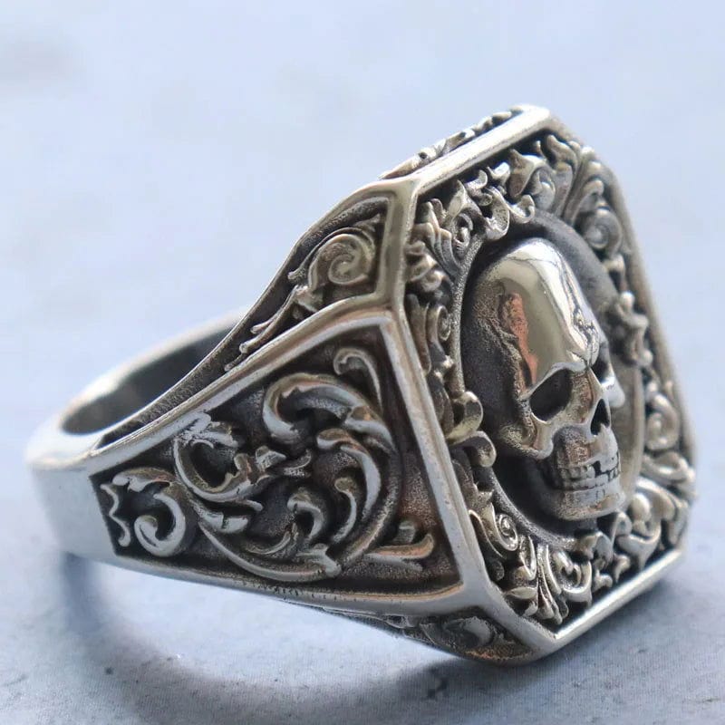 SPS - Rococo patterned silver men's ring.