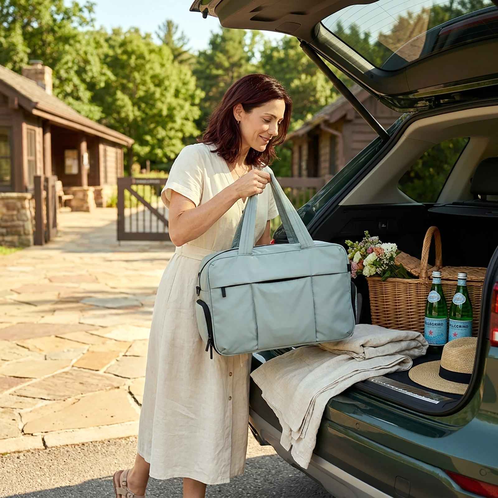 Women’s Large Capacity Travel Duffel Bag with Wet/Dry Separation – lifestyle image 4